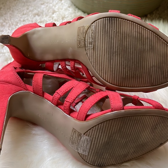 Kelly & Kate Zipper Back Red Cage Heels Sz 7.5 - Picture 12 of 16